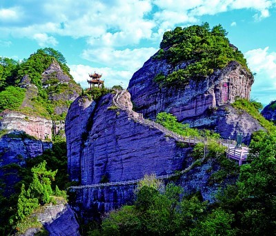 龙岩世界地质公园：丹霞映日辉 林海舞清风